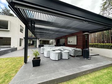 Excelente casa ubicada en Fairway