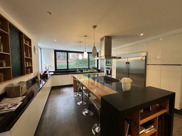 Excelente casa ubicada en Fairway