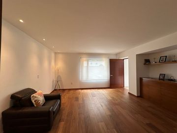 Excelente casa ubicada en Fairway