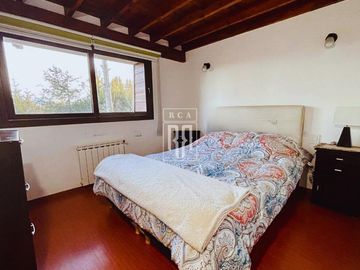 Depto 3 dormitorios amplio - Con cochera y baulera - Villa La Angostura