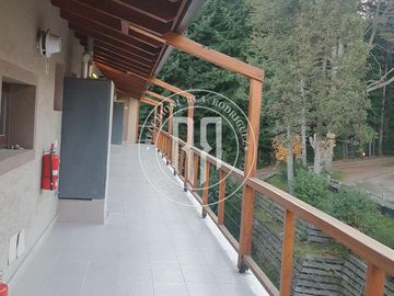 Depto 3 dormitorios amplio - Con cochera y baulera - Villa La Angostura