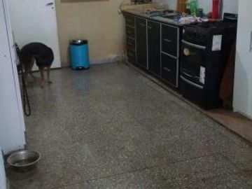 Casa en venta - 2 Dormitorios 1 Baño - Cochera - 220Mts2 - Castelar, Morón
