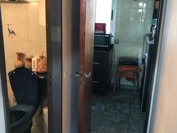 Venta de departamento de 3 ambientes con balcón en Boedo