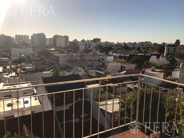 Venta de departamento de 3 ambientes con balcón en Boedo