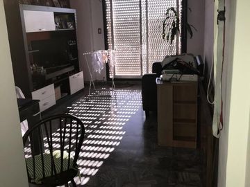 Venta de departamento de 3 ambientes con balcón en Boedo