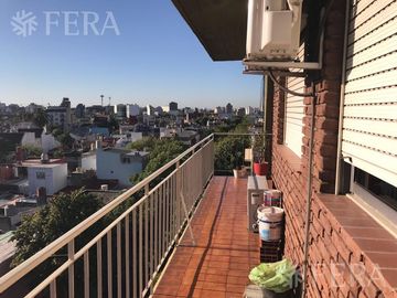 Venta de departamento de 3 ambientes con balcón en Boedo