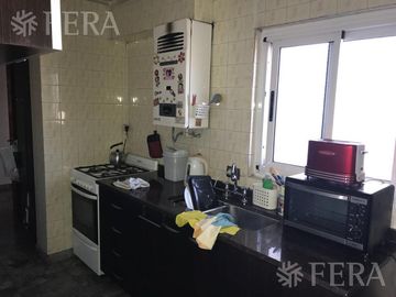 Venta de departamento de 3 ambientes con balcón en Boedo