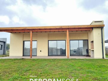 Casa en venta en country club San Sebastian Pilar