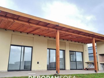 Casa en venta en country club San Sebastian Pilar