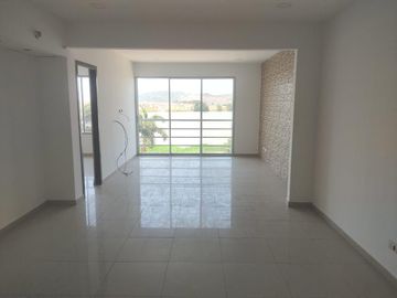 Venta de departamento frente al río en urbanización cerrada