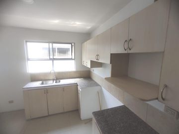 Venta de departamento frente al río en urbanización cerrada