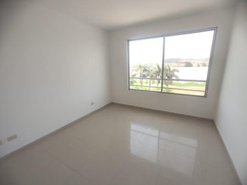 Venta de departamento frente al río en urbanización cerrada