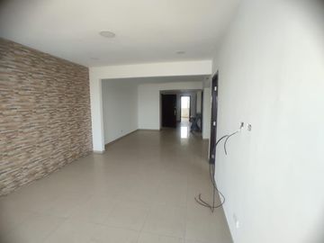 Venta de departamento frente al río en urbanización cerrada