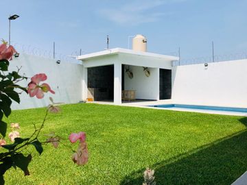 CASA EN VENTA EN EL CENTRO DE OAXTEPEC, YAUTEPEC, MORELOS.