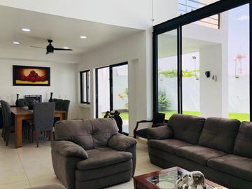 CASA EN VENTA EN EL CENTRO DE OAXTEPEC, YAUTEPEC, MORELOS.