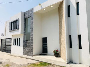 CASA EN VENTA EN EL CENTRO DE OAXTEPEC, YAUTEPEC, MORELOS.