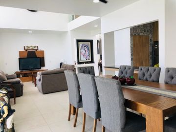CASA EN VENTA EN EL CENTRO DE OAXTEPEC, YAUTEPEC, MORELOS.