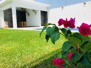 CASA EN VENTA EN EL CENTRO DE OAXTEPEC, YAUTEPEC, MORELOS.