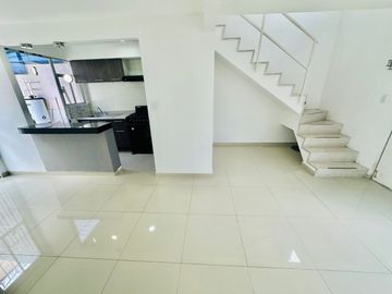 CASA EN VENTA EN CONJUNTO HABITACIONAL