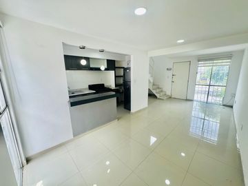 CASA EN VENTA EN CONJUNTO HABITACIONAL