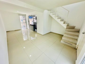 CASA EN VENTA EN CONJUNTO HABITACIONAL