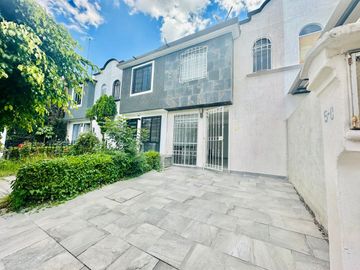 CASA EN VENTA EN CONJUNTO HABITACIONAL