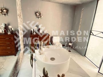 Venta o Renta de  Casa en Barrio de Analco con Diseño Vanguardista