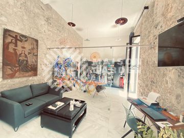 Venta o Renta de  Casa en Barrio de Analco con Diseño Vanguardista