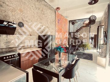 Venta o Renta de  Casa en Barrio de Analco con Diseño Vanguardista