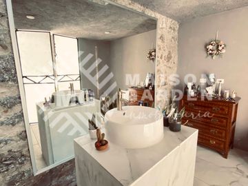 Venta o Renta de  Casa en Barrio de Analco con Diseño Vanguardista