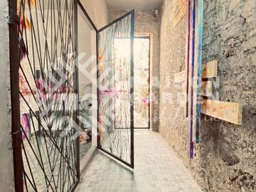 Venta o Renta de  Casa en Barrio de Analco con Diseño Vanguardista