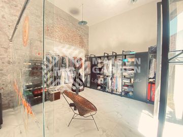 Venta o Renta de  Casa en Barrio de Analco con Diseño Vanguardista
