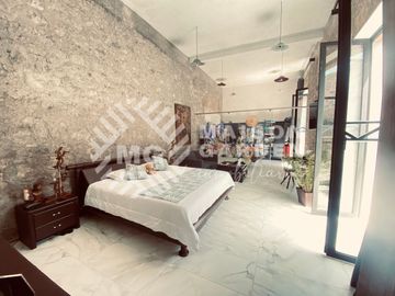 Venta o Renta de  Casa en Barrio de Analco con Diseño Vanguardista