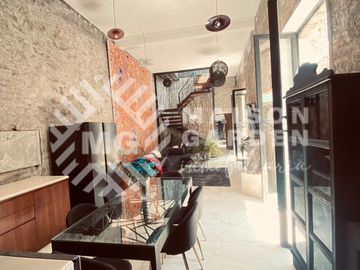 Venta o Renta de  Casa en Barrio de Analco con Diseño Vanguardista