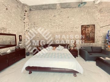 Venta o Renta de  Casa en Barrio de Analco con Diseño Vanguardista