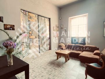 Venta o Renta de  Casa en Barrio de Analco con Diseño Vanguardista