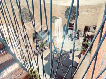 Venta o Renta de  Casa en Barrio de Analco con Diseño Vanguardista