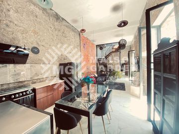 Venta o Renta de  Casa en Barrio de Analco con Diseño Vanguardista