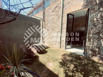 Venta o Renta de  Casa en Barrio de Analco con Diseño Vanguardista