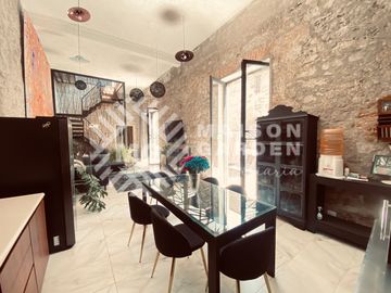 Venta o Renta de  Casa en Barrio de Analco con Diseño Vanguardista