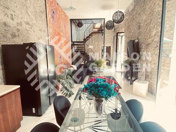 Venta o Renta de  Casa en Barrio de Analco con Diseño Vanguardista