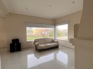 Casa 3 dormitorios con importante lote en Colón