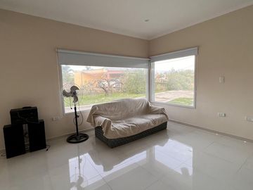 Casa 3 dormitorios con importante lote en Colón