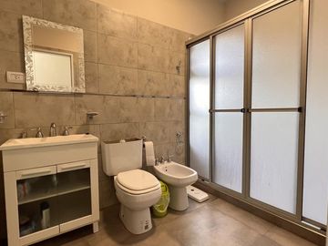 Casa 3 dormitorios con importante lote en Colón