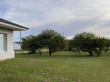 Casa 3 dormitorios con importante lote en Colón