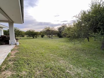 Casa 3 dormitorios con importante lote en Colón