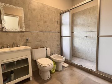 Casa 3 dormitorios con importante lote en Colón