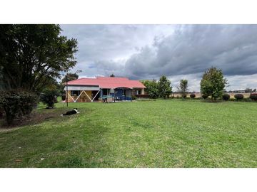 Vendo linda y acogedora casa campestre en Tenjo.