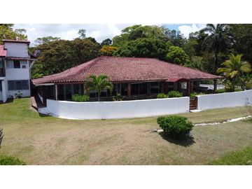 se vende casa de montaña en Sabanitas