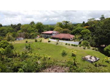 se vende casa de montaña en Sabanitas
